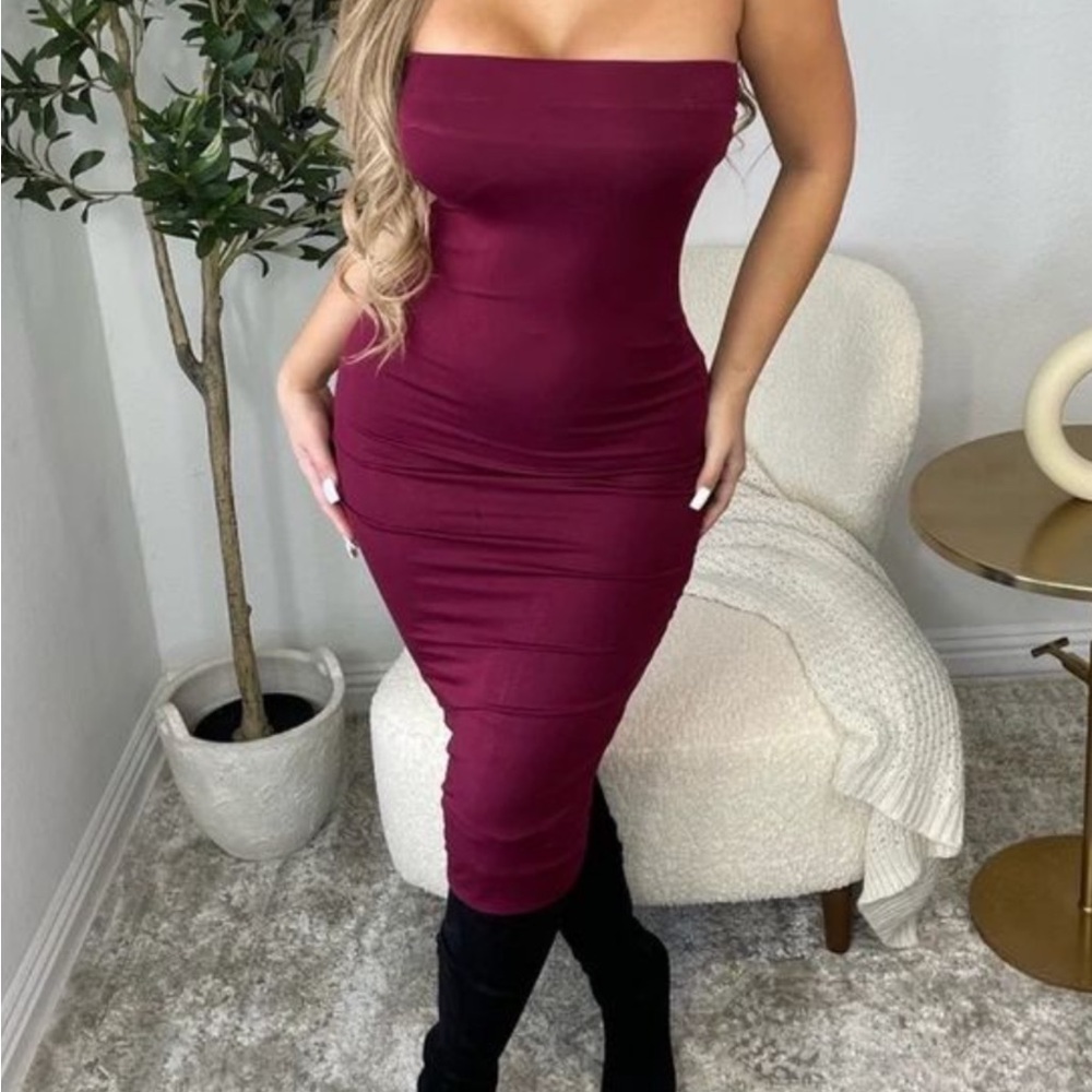 Elegant Burgundy Strapless Dress